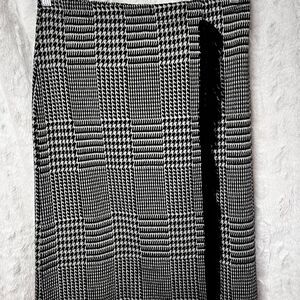 LENNIE FOR NINA LEONARD SIZE MEDIUM black & white houndstooth skirt with FRINGE